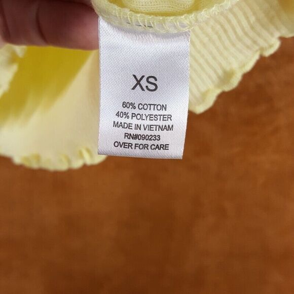 ME TO WE Womens Top XS Yellow Pullover Off Shoulder Crop Ribbed Lightweight - Picture 6 of 7